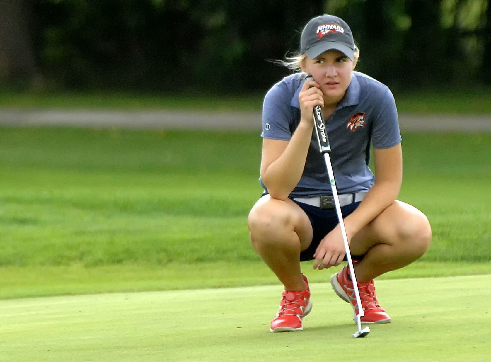 100418-blm-spt-2girlsgolf